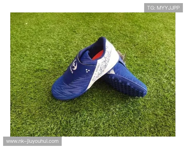 送学生党足球鞋是否合适从实用性经济性心理需求与礼物意义全面探讨